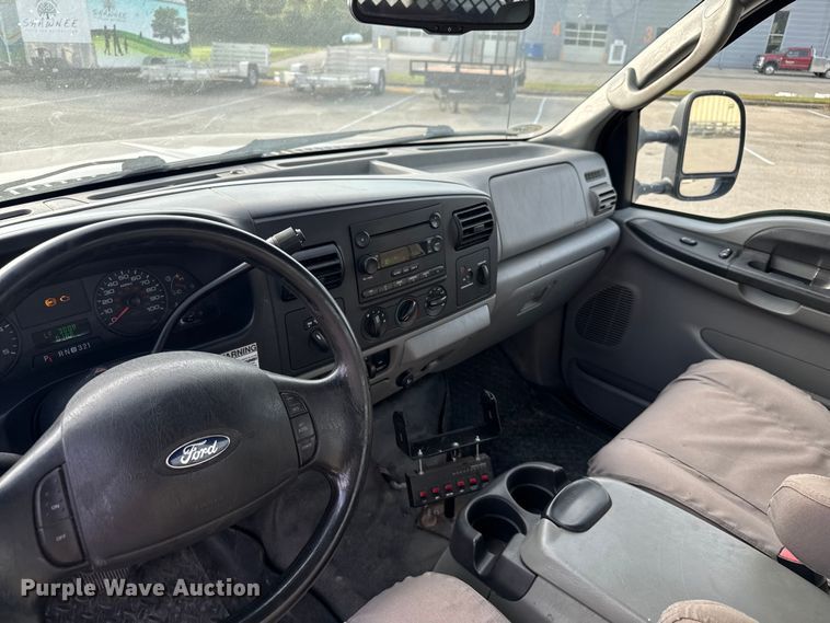 image for item DU3521 2006 Ford F350 Super Duty SuperCab utility bed pickup truck