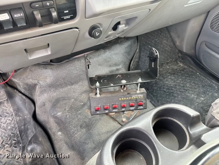 image for item DU3521 2006 Ford F350 Super Duty SuperCab utility bed pickup truck