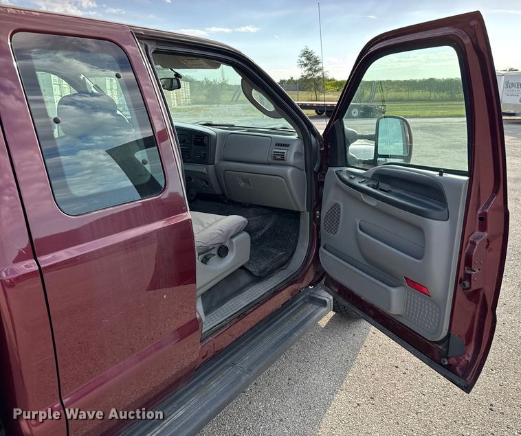 image for item DU3521 2006 Ford F350 Super Duty SuperCab utility bed pickup truck