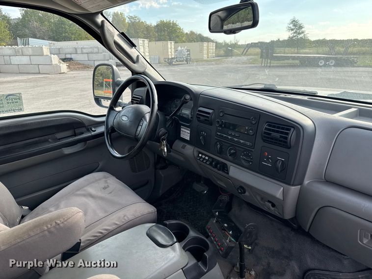 image for item DU3521 2006 Ford F350 Super Duty SuperCab utility bed pickup truck