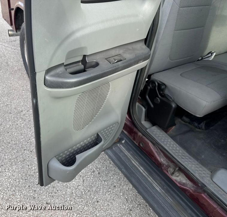 image for item DU3521 2006 Ford F350 Super Duty SuperCab utility bed pickup truck