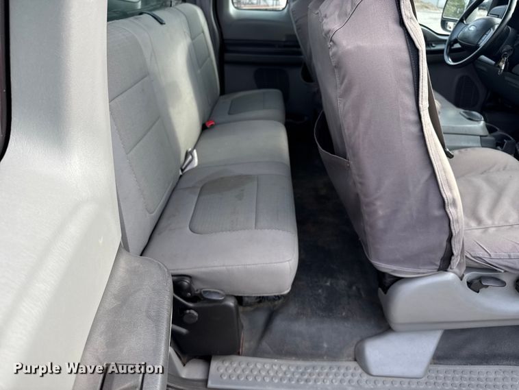 image for item DU3521 2006 Ford F350 Super Duty SuperCab utility bed pickup truck