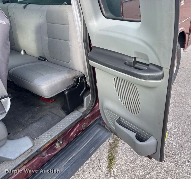 image for item DU3521 2006 Ford F350 Super Duty SuperCab utility bed pickup truck