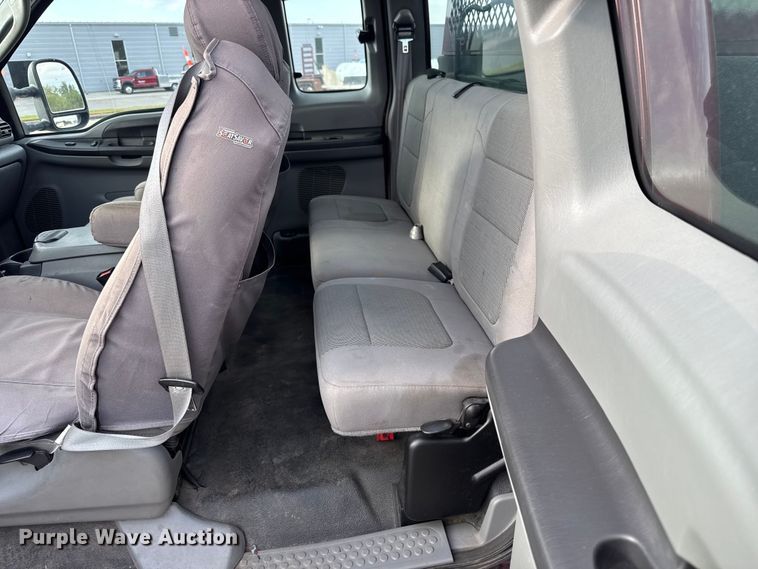 image for item DU3521 2006 Ford F350 Super Duty SuperCab utility bed pickup truck