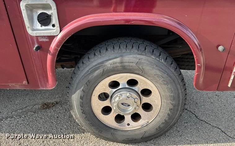 image for item DU3521 2006 Ford F350 Super Duty SuperCab utility bed pickup truck