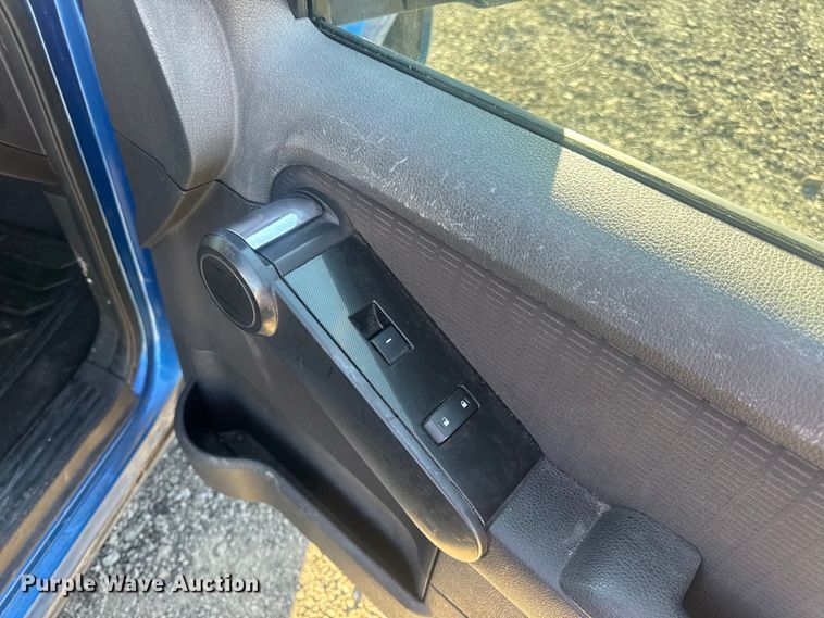 image for item DW6560 2010 Ford Explorer SUV