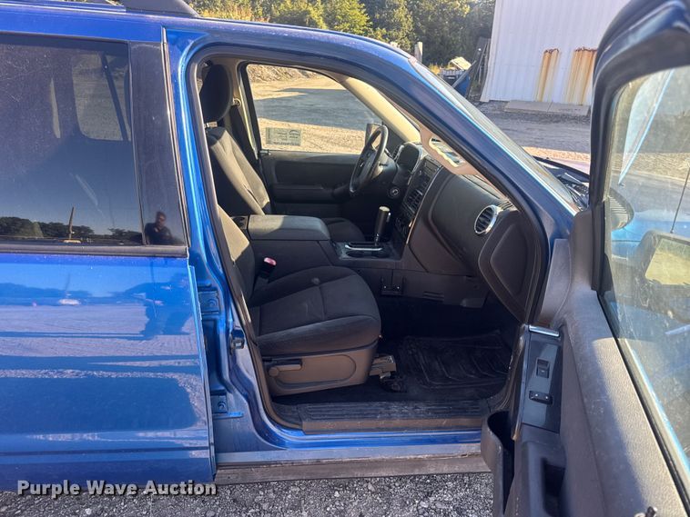image for item DW6560 2010 Ford Explorer SUV