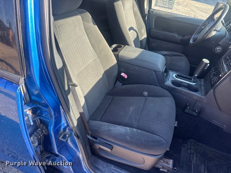 image for item DW6560 2010 Ford Explorer SUV