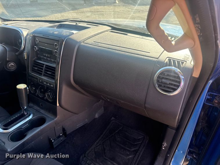 image for item DW6560 2010 Ford Explorer SUV