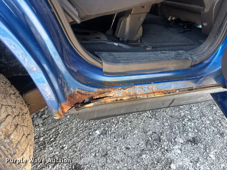 image for item DW6560 2010 Ford Explorer SUV