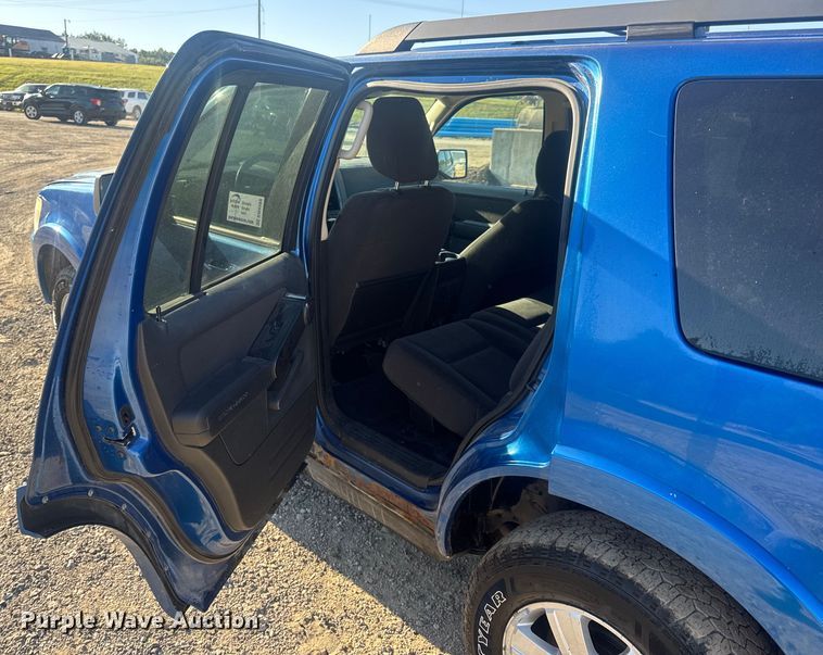 image for item DW6560 2010 Ford Explorer SUV