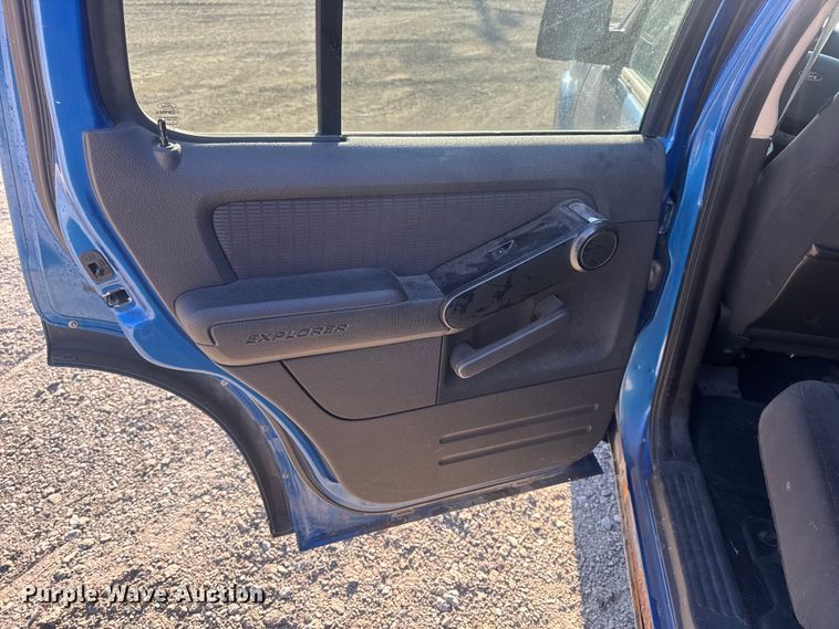 image for item DW6560 2010 Ford Explorer SUV