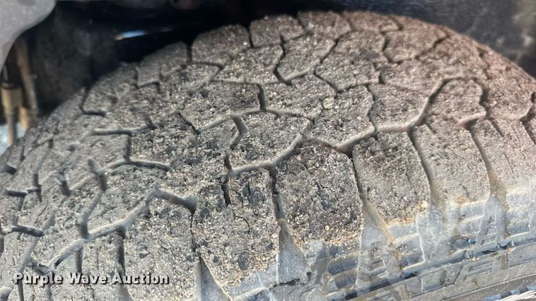 image for item DW6560 2010 Ford Explorer SUV