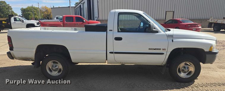image for item DY1379 2001 Dodge Ram 1500 pickup truck