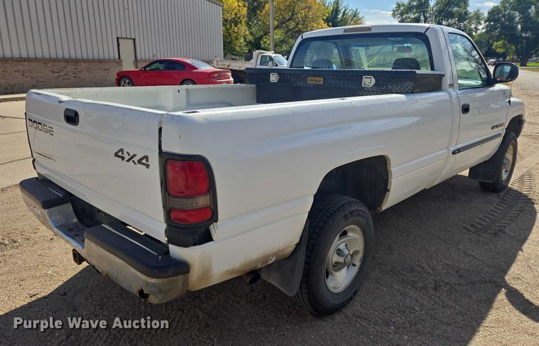 image for item DY1379 2001 Dodge Ram 1500 pickup truck