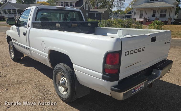 image for item DY1379 2001 Dodge Ram 1500 pickup truck