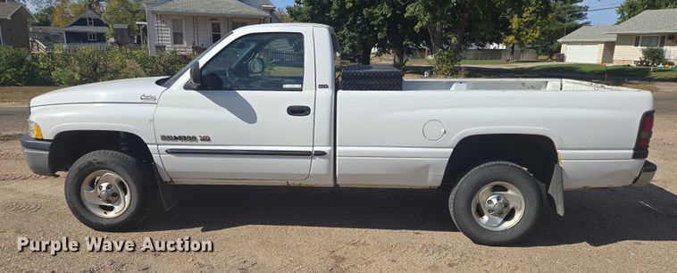 image for item DY1379 2001 Dodge Ram 1500 pickup truck