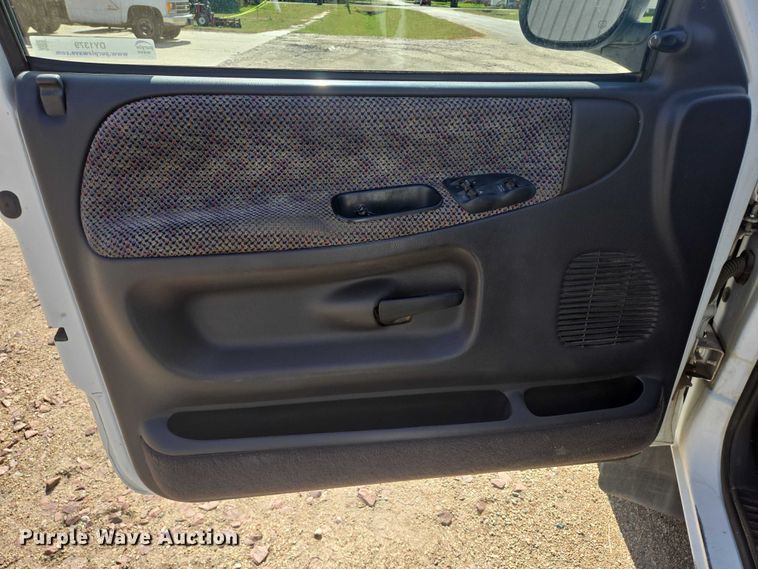 image for item DY1379 2001 Dodge Ram 1500 pickup truck