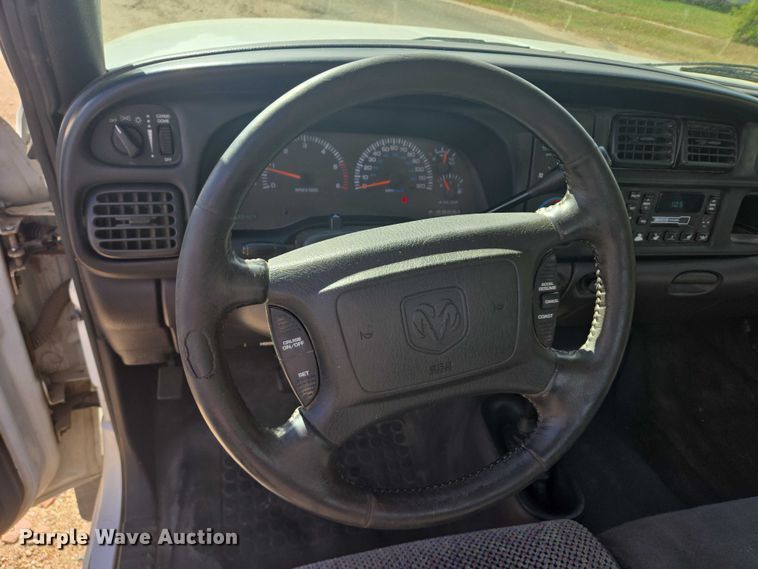 image for item DY1379 2001 Dodge Ram 1500 pickup truck