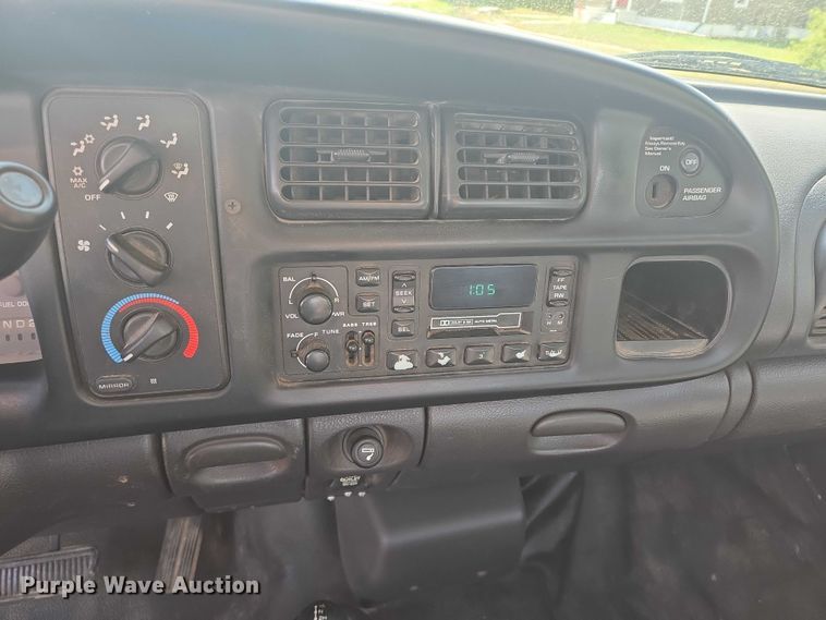 image for item DY1379 2001 Dodge Ram 1500 pickup truck