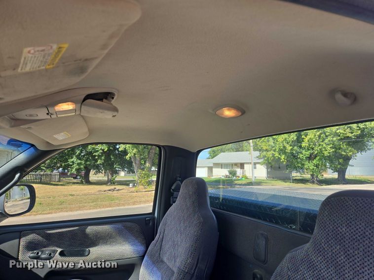 image for item DY1379 2001 Dodge Ram 1500 pickup truck