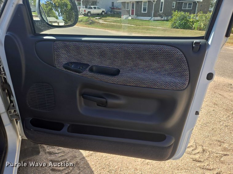 image for item DY1379 2001 Dodge Ram 1500 pickup truck