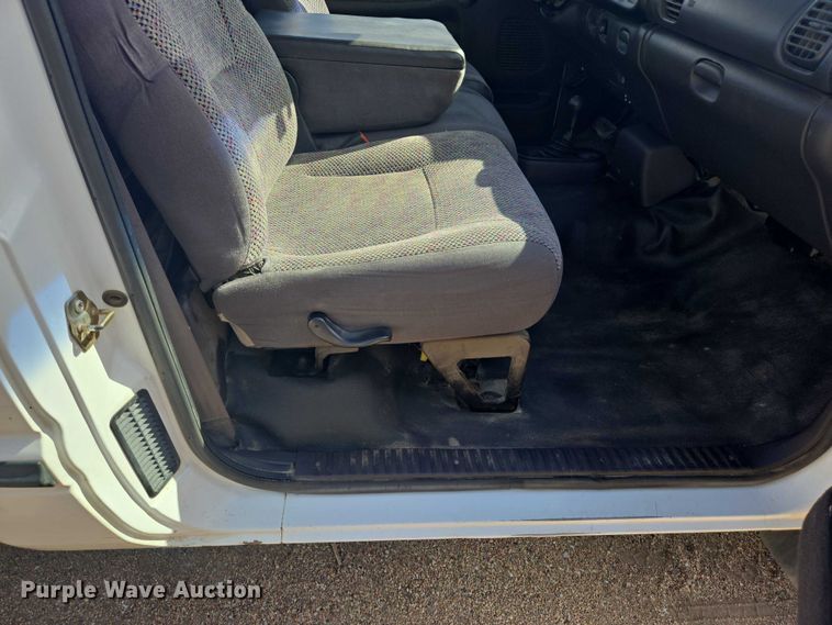 image for item DY1379 2001 Dodge Ram 1500 pickup truck