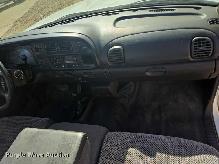 image for item DY1379 2001 Dodge Ram 1500 pickup truck