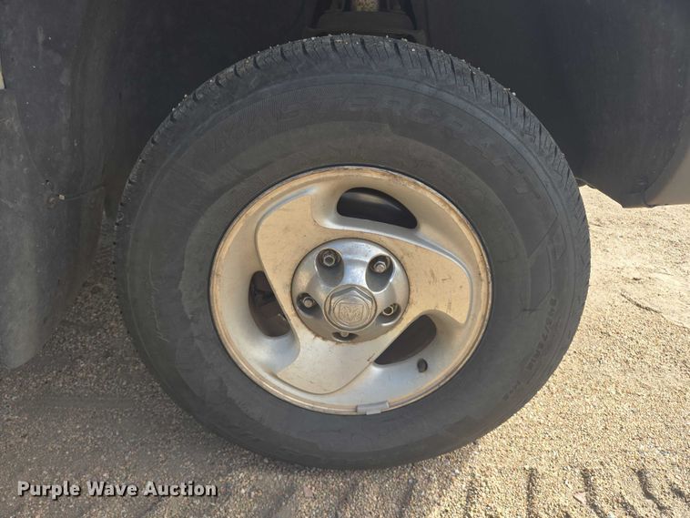 image for item DY1379 2001 Dodge Ram 1500 pickup truck