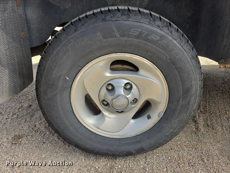 image for item DY1379 2001 Dodge Ram 1500 pickup truck