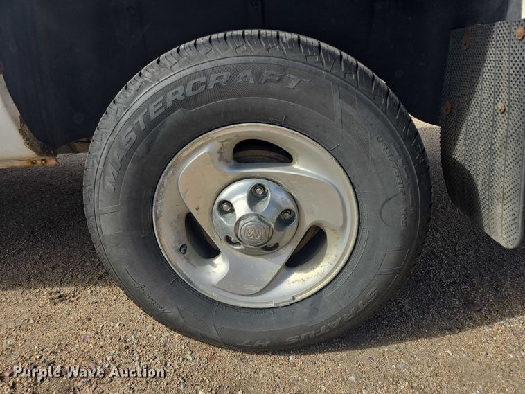 image for item DY1379 2001 Dodge Ram 1500 pickup truck