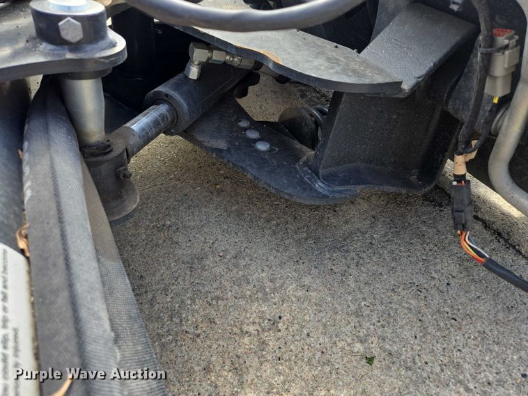 image for item DY1382 2019 Bobcat 84 Angle Broom skid steer broom