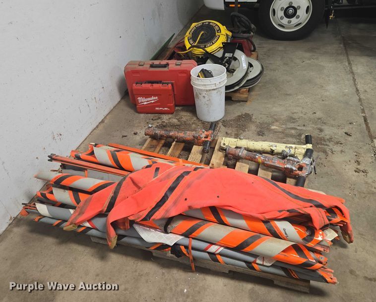 image for item DY1390 Assorted tools