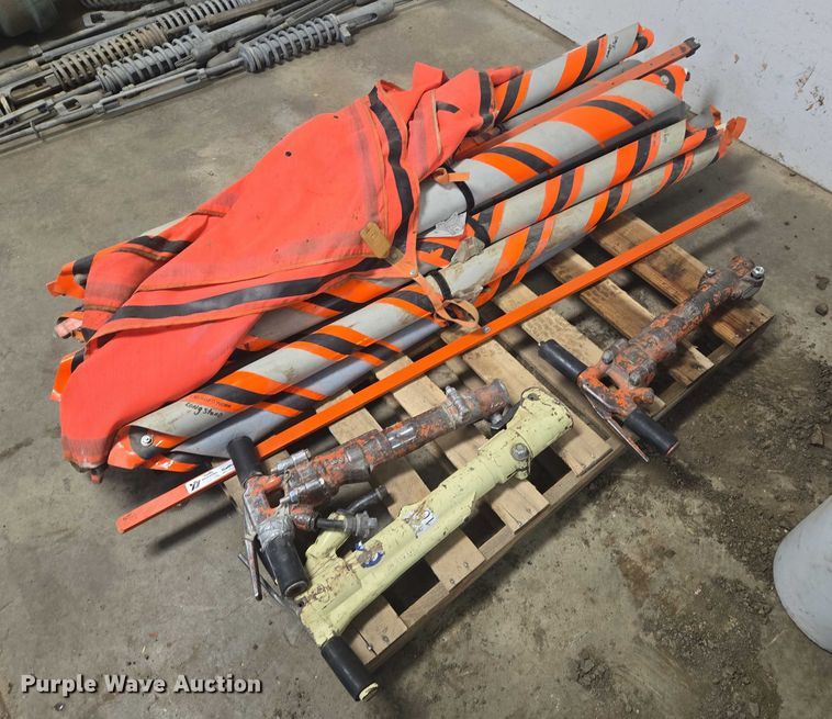 image for item DY1390 Assorted tools