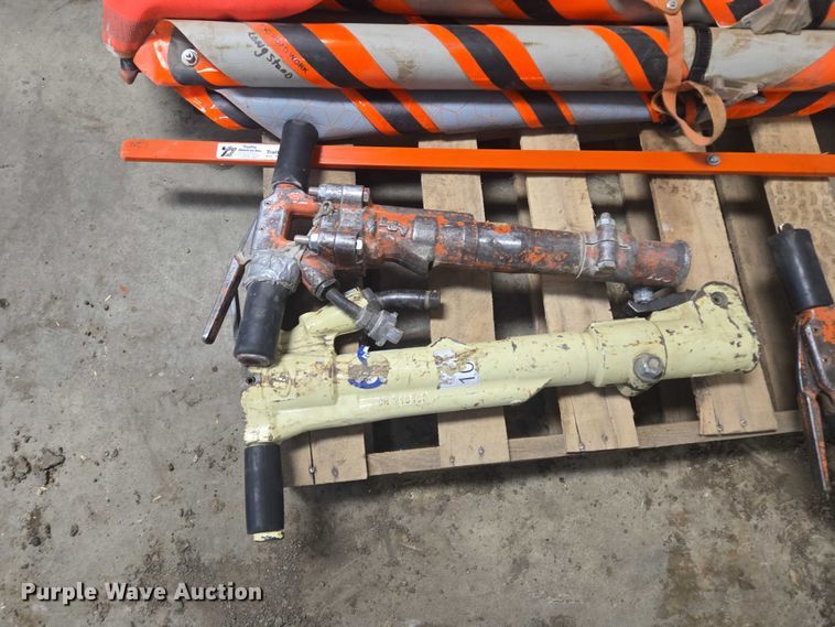 image for item DY1390 Assorted tools