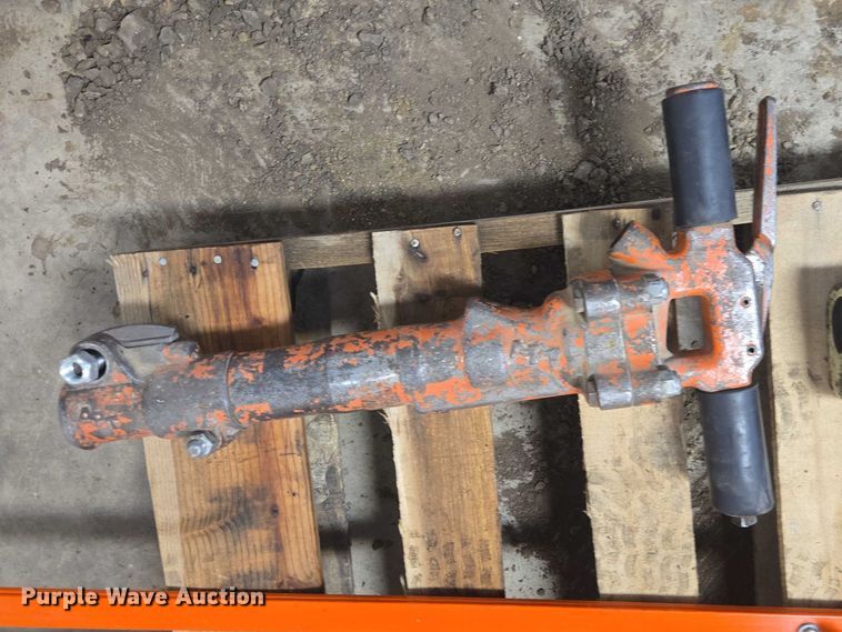 image for item DY1390 Assorted tools