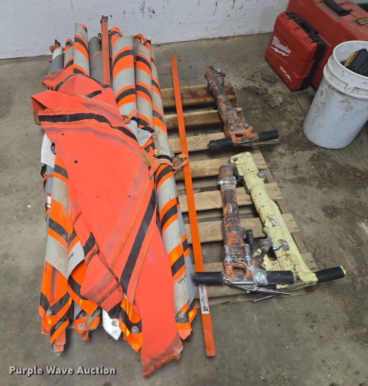 image for item DY1390 Assorted tools