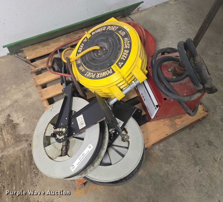 image for item DY1390 Assorted tools