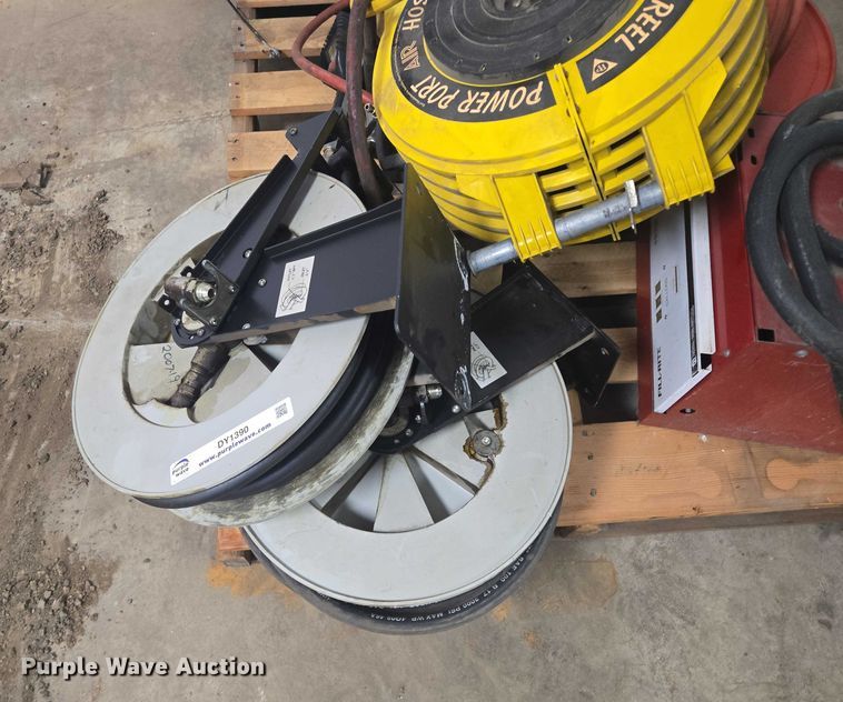 image for item DY1390 Assorted tools