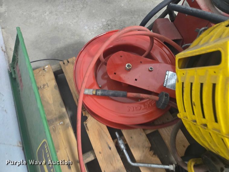 image for item DY1390 Assorted tools