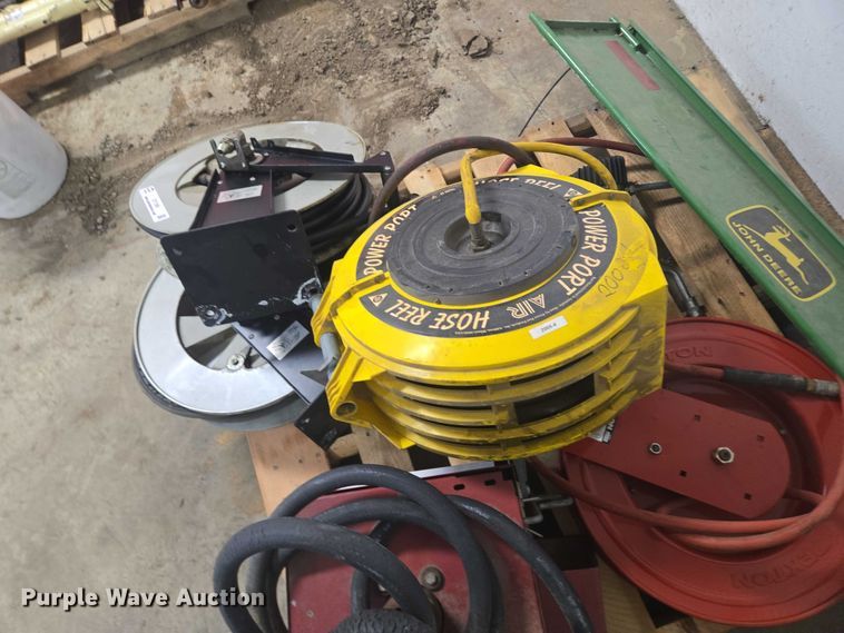 image for item DY1390 Assorted tools