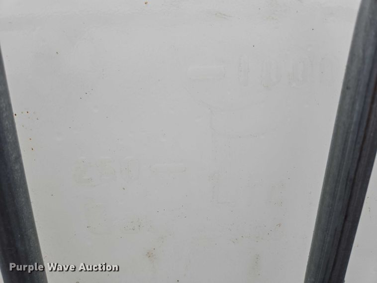 image for item DY1399 (4) poly tanks