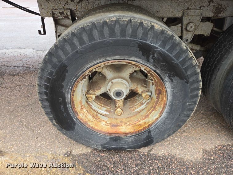 image for item DY1400 1973 Gindy dry van trailer