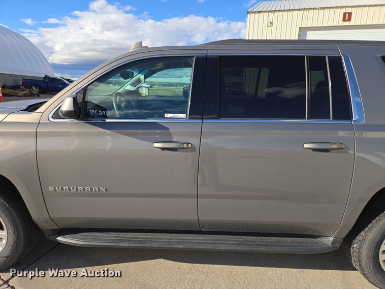 image for item DY1415 2017 Chevrolet Suburban SUV