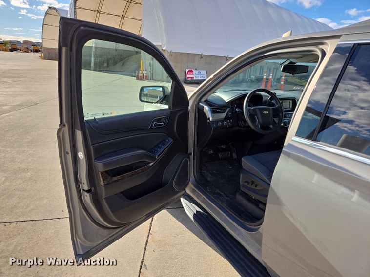 image for item DY1415 2017 Chevrolet Suburban SUV