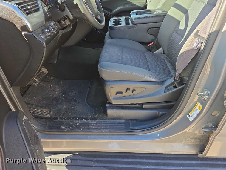 image for item DY1415 2017 Chevrolet Suburban SUV