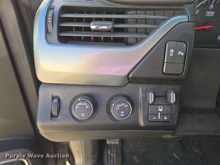 image for item DY1415 2017 Chevrolet Suburban SUV