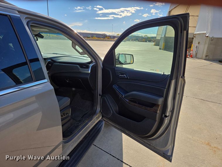 image for item DY1415 2017 Chevrolet Suburban SUV
