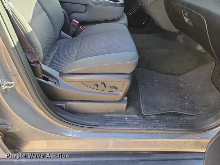 image for item DY1415 2017 Chevrolet Suburban SUV