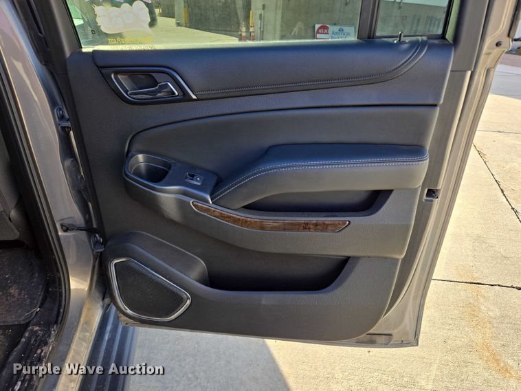 image for item DY1415 2017 Chevrolet Suburban SUV